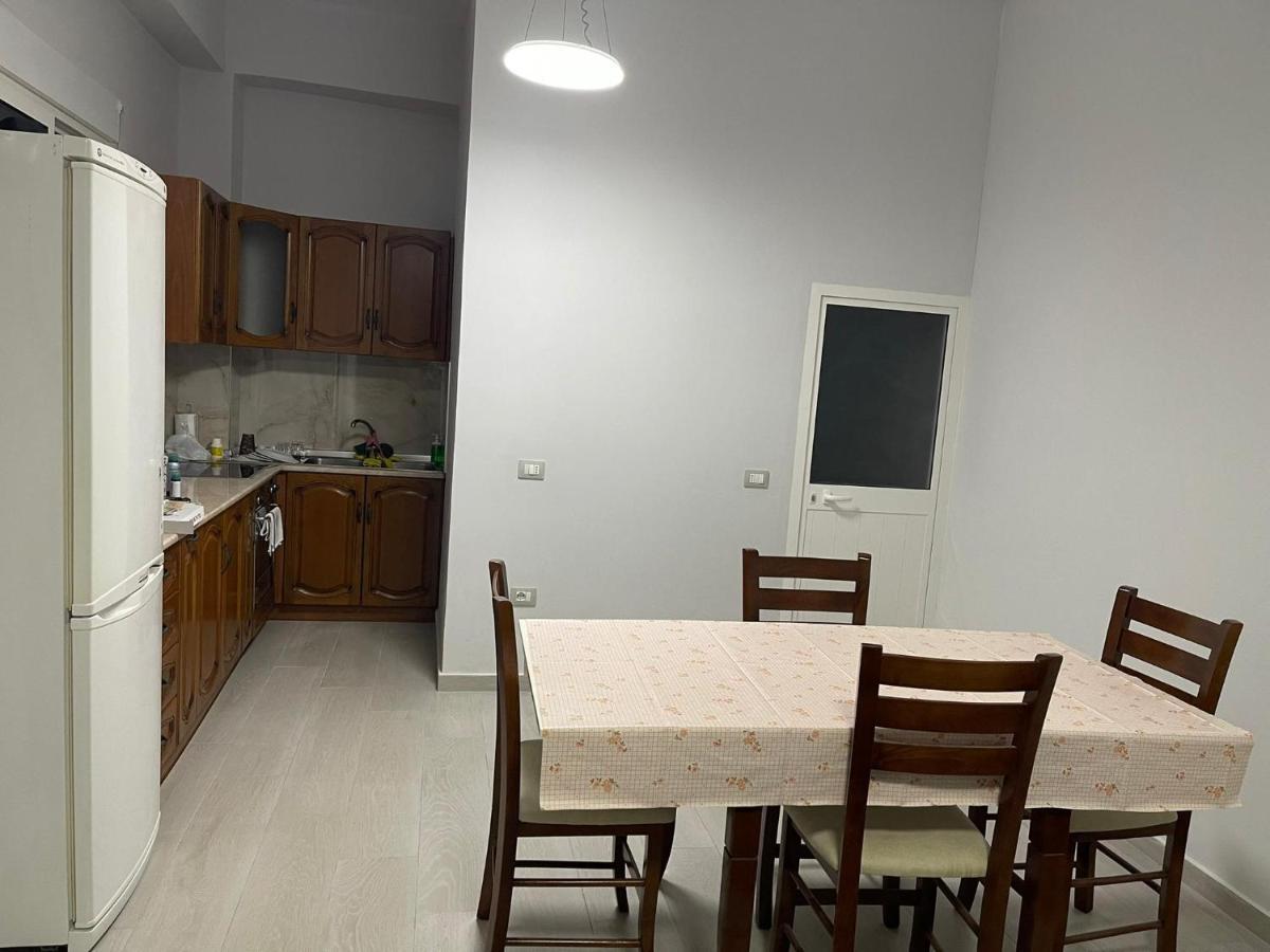 סרנדה Apartament Gjergji מראה חיצוני תמונה