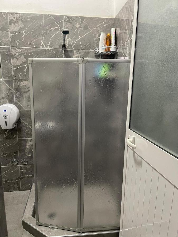 סרנדה Apartament Gjergji מראה חיצוני תמונה