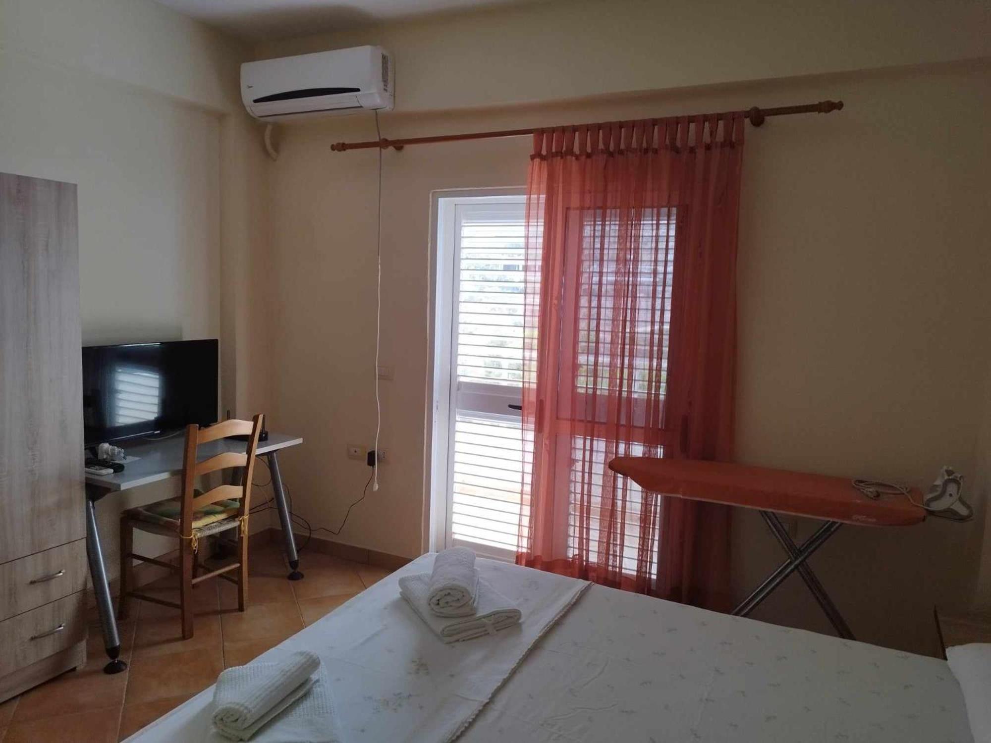 סרנדה Apartament Gjergji מראה חיצוני תמונה